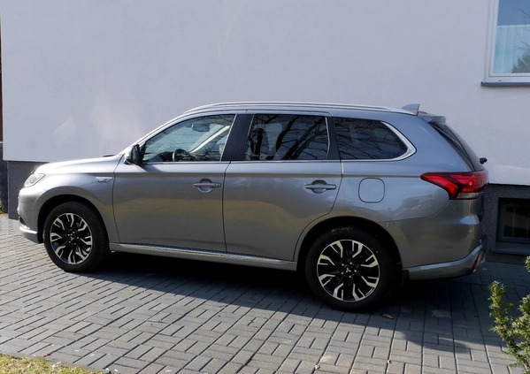 Mitsubishi Outlander cena 99500 przebieg: 114850, rok produkcji 2017 z Jordanów małe 529